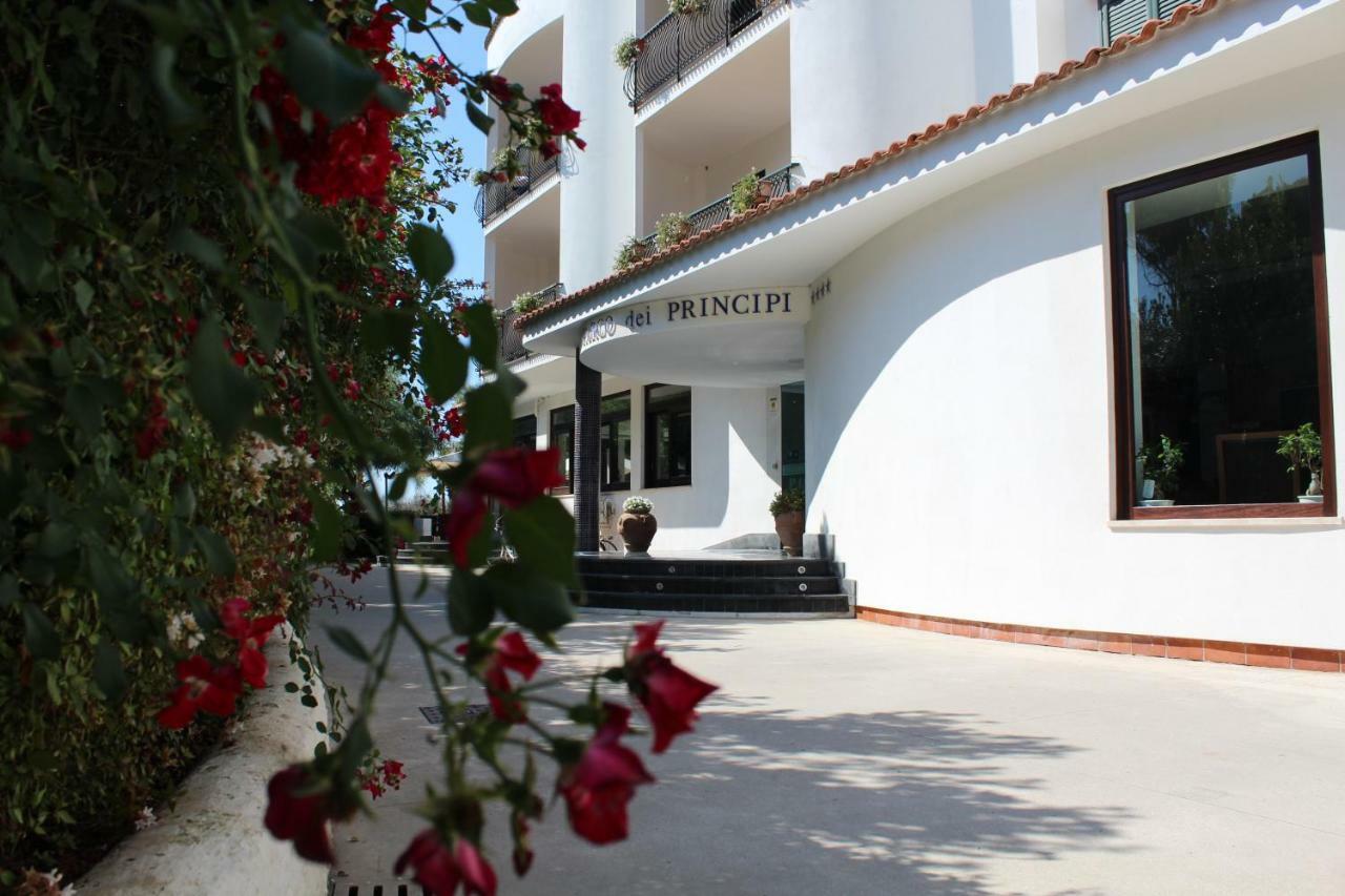 ホテル Parco Dei Principi パエストゥム エクステリア 写真